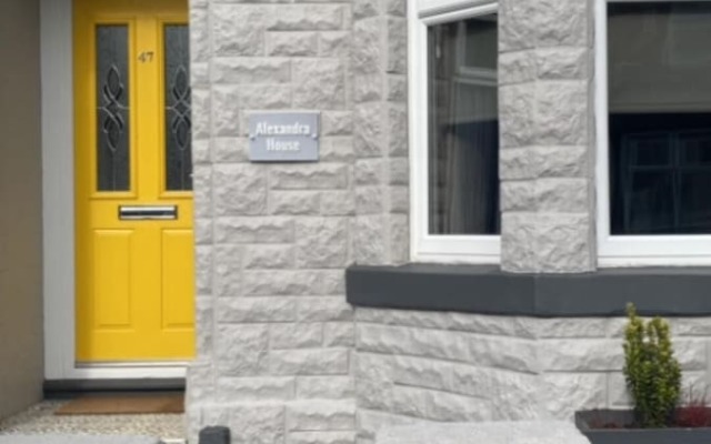 Refurbished 3 Bed House in Manchester