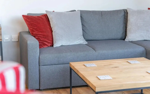 Luxury 2 Bed Apartment Parking by NEC Solihull