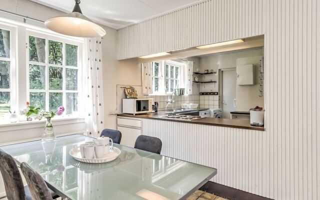 Lovely Chalet near Sea in Oostvoorne