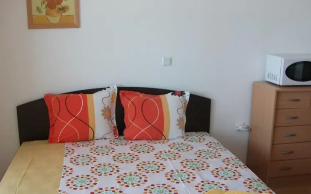 Lucky Beach Apartments