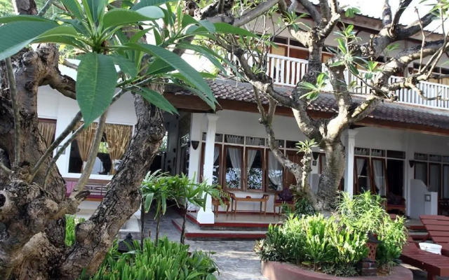 Villa Agung Beach Inn