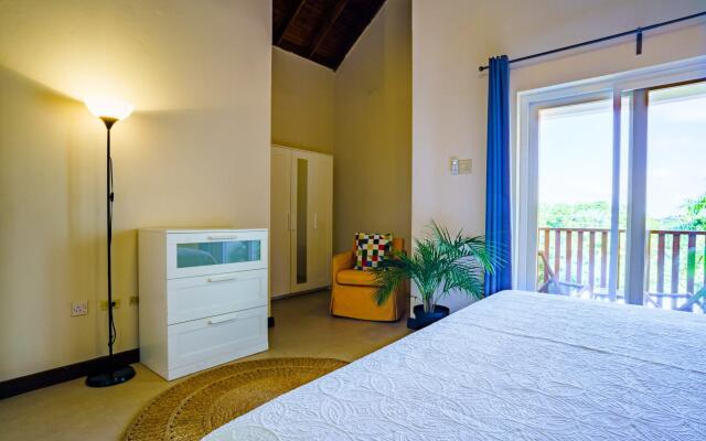 HOSPITALITYEXPERT 2BR Townhouse 1, MoBay, Sleeps 6 - Pool, Beach & Private Chef