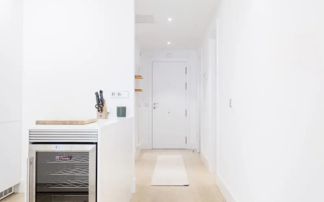 Velazquez Apartments by FlatSweetHome