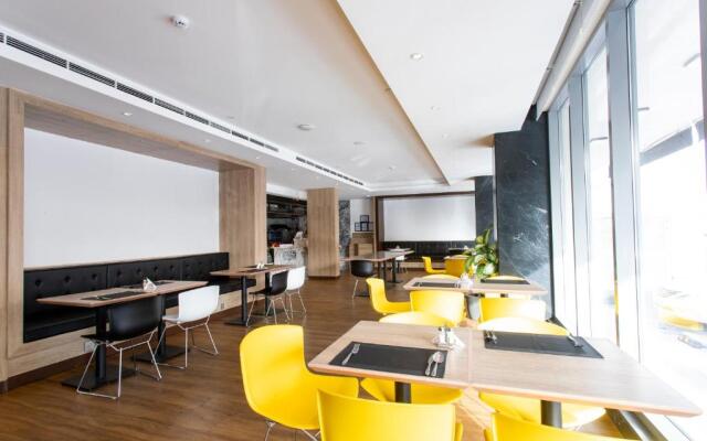 Cindyan Apartments By The Quarter