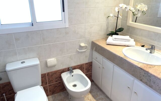 T&H Aventura Park Family Apartment