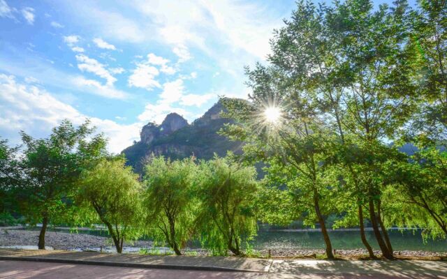 Wuyishan Old Street Hill Lodge