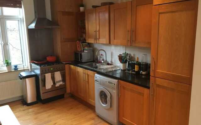 Modern 2 Double Bedroom Flat Near Gloucester Road