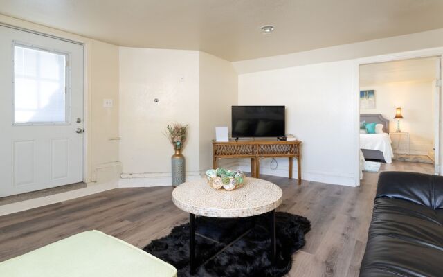 Bright & Spacious One Bedroom Apartment