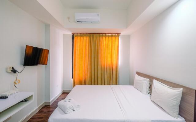 Nice And Comfort Studio At Evenciio Apartment