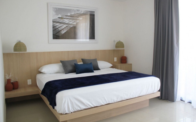 Expo Satelite 2750 Hotel & Suites