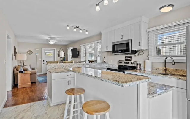 Mi Faro 2 Bedroom Duplex by RedAwning