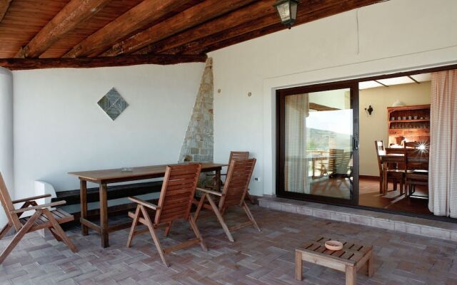 Sea Swimming Pool Garden Horse-riding Barbecue Terrace