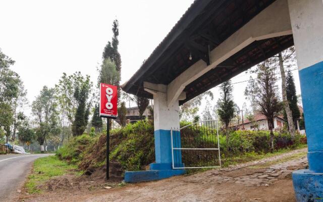 OYO 1852 Intan Bromo Homestay