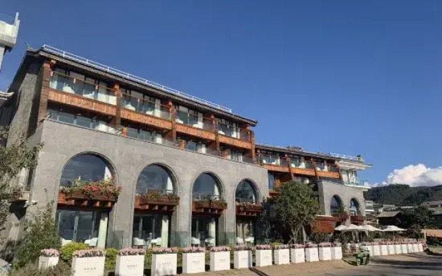 Puyue Lake-view Holiday Hotel