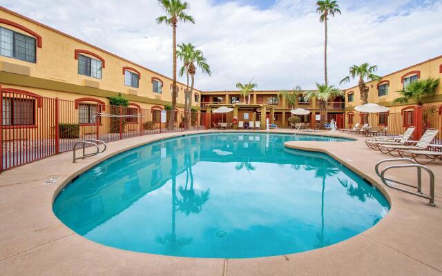 Quality Inn & Suites Goodyear - Phoenix West