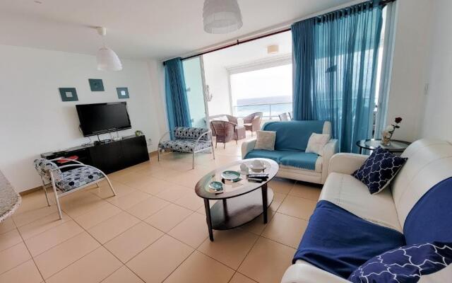 Marbella beachfront 2BR apt