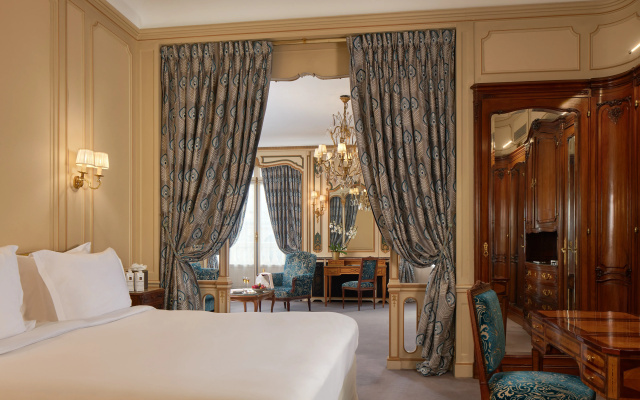 Hotel Raphael