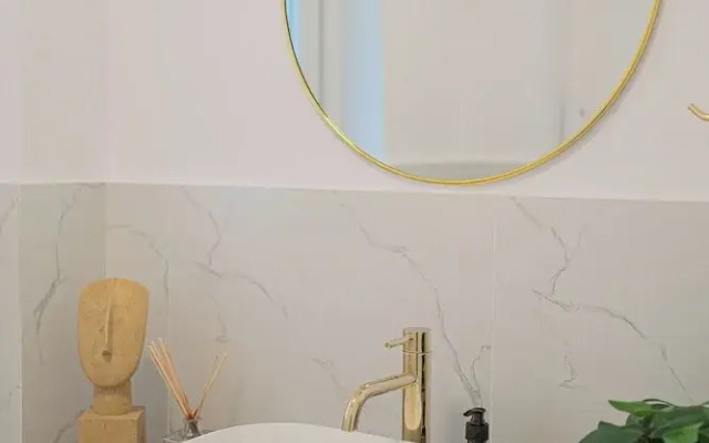 Loggia & Luxe 5BR Penthouse in Universitatii Area