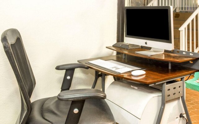 Travelodge by Wyndham Fort Lauderdale Beach