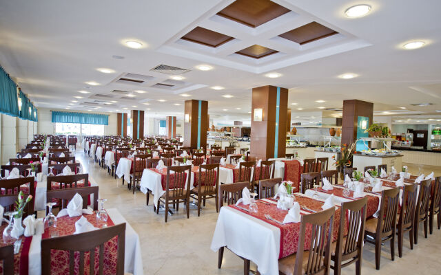 Trendy Palm Beach (Adults Only, 16+)