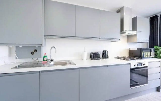Luxury 1 & 2 bed Apartment free parking