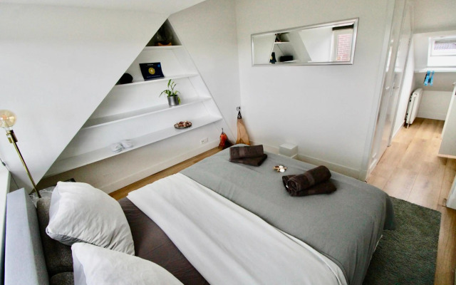 Beautiful penthouse near Rai and centre