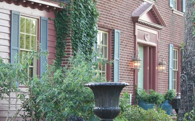 Williamsburg Manor B&B