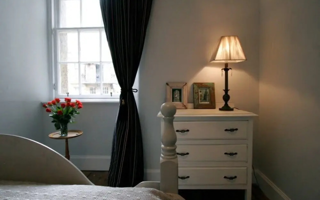 JOIVY Royal Mile Tower Apartment