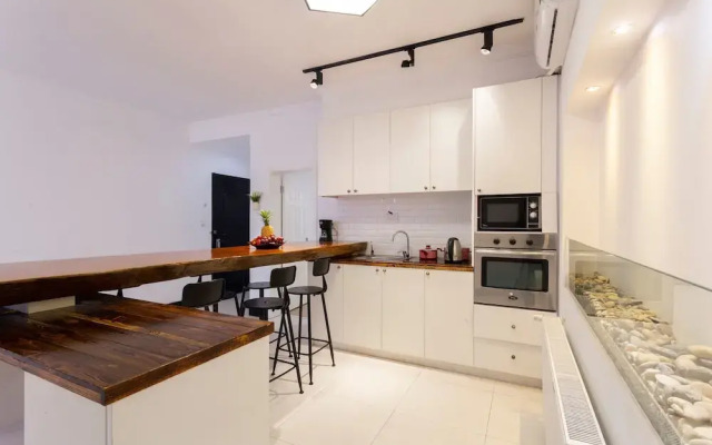 StarHome West Nanjing Road Branch