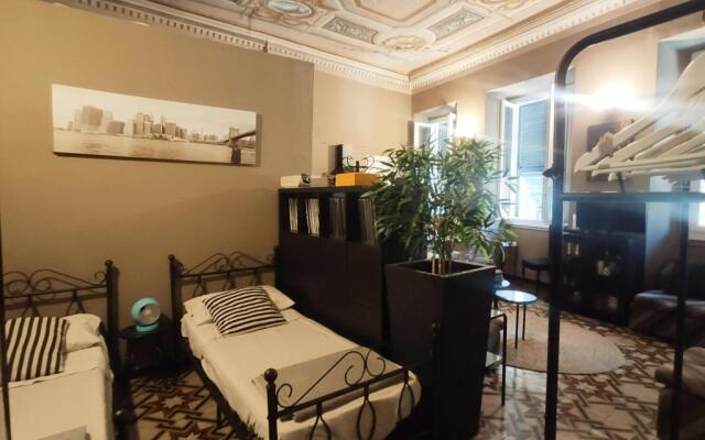 Via Verdi 5, Gli Affreschi