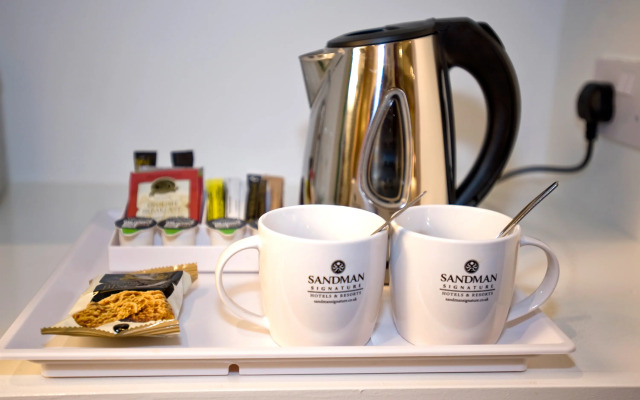 Sandman Signature London Gatwick Hotel
