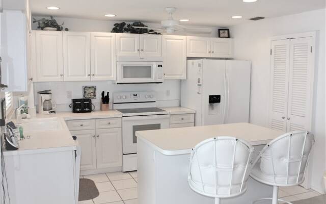 Jamaica Royale 506 - 2 Br Condo