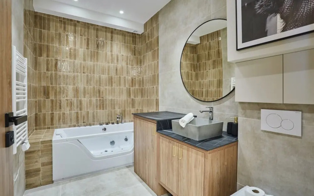 Exceptional Apartment Near Montmartre 10 People