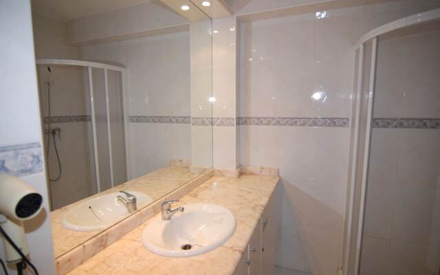 Apartamentos Zeus Alexis