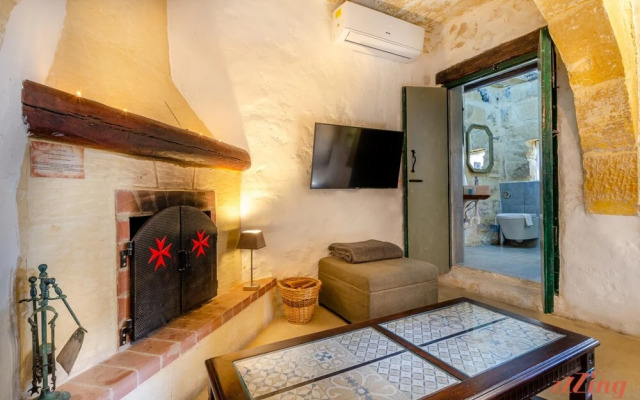 Studio w Courtyard in a Traditional Country Home