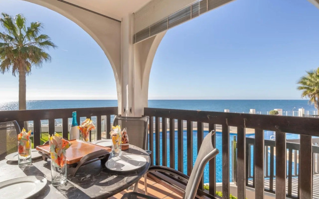 Puerta del mar 2 Beachfront and Pool