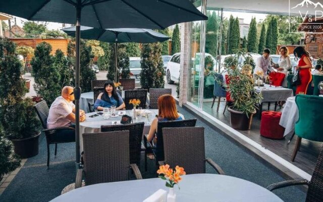 V&P HOTEL & Restaurant
