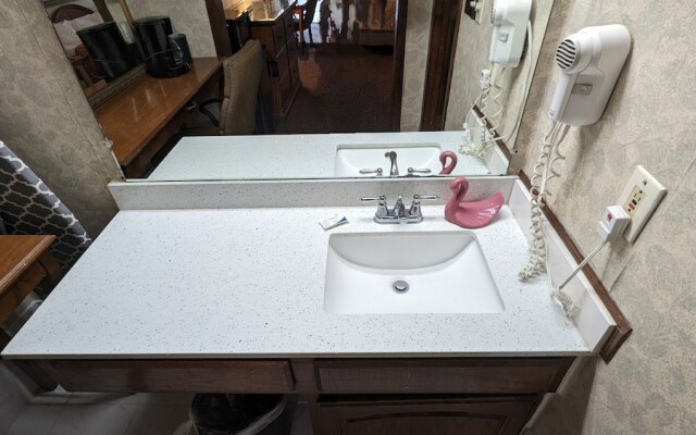 Edelweiss Inn And Suites