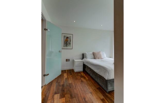 Stunning, Huge and Elegant apt for 6 in Manchester