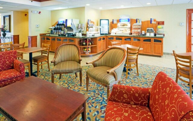 Holiday Inn Express Hotel & Suites Boston-Marlboro by IHG