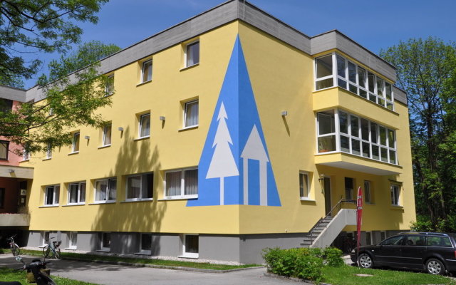 Eduard-Heinrich-Haus - Hostel