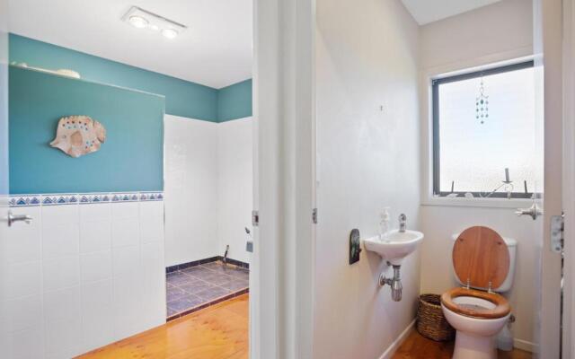 Tuhua Views - Waihi Beach Holiday Home