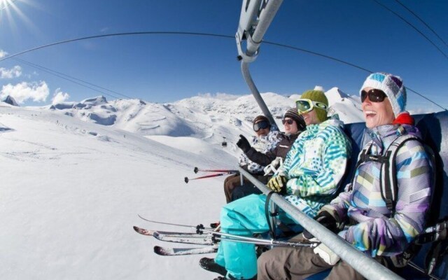 Plush Apartment in Les Deux-alpes With Balcony