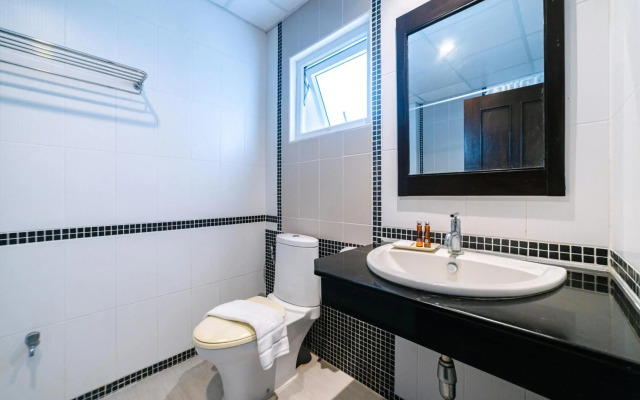 OYO 241 Ratana Hotel Sakdidet