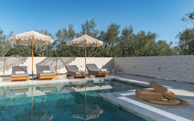 Camelia Luxury Suites - Private Pool & Jaccuzi