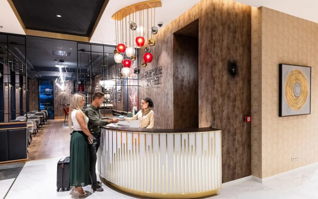 Three Corners Avenue Hotel