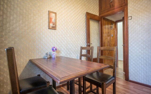 Polyarnikov 7 Apartments