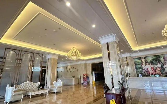 Vienna International Hotel (Haikou Old Town High-speed Railway Station)