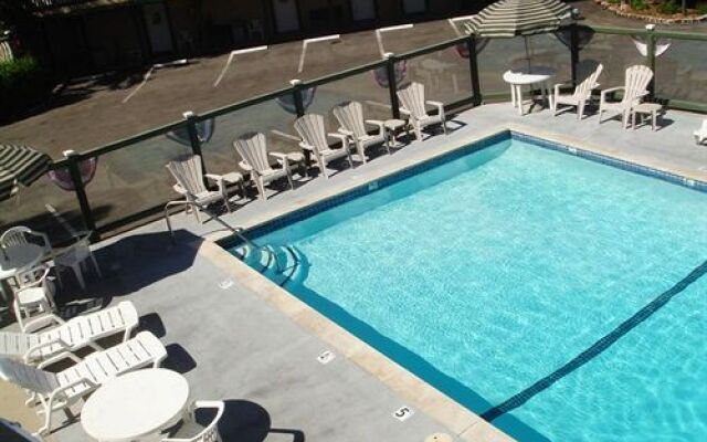 Rodeway Inn & Suites Fireside Lodge