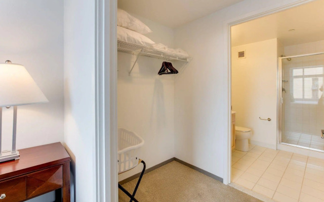 Global Luxury Suites at Kendall West